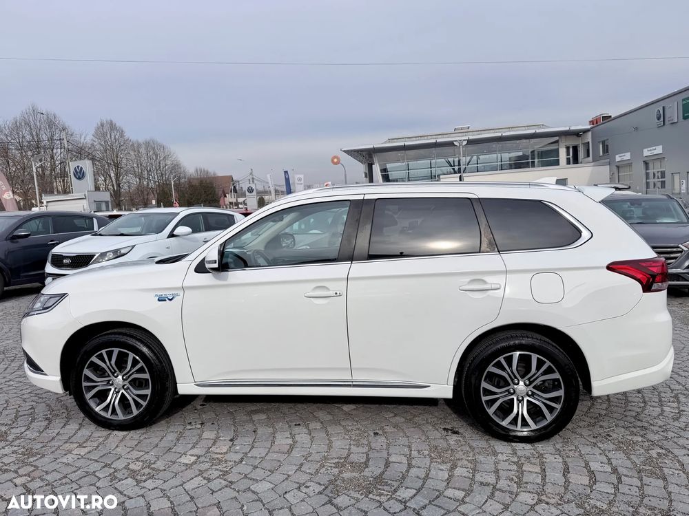 Mitsubishi Outlander PHEV 2.4 L 4X4 Intense - 27