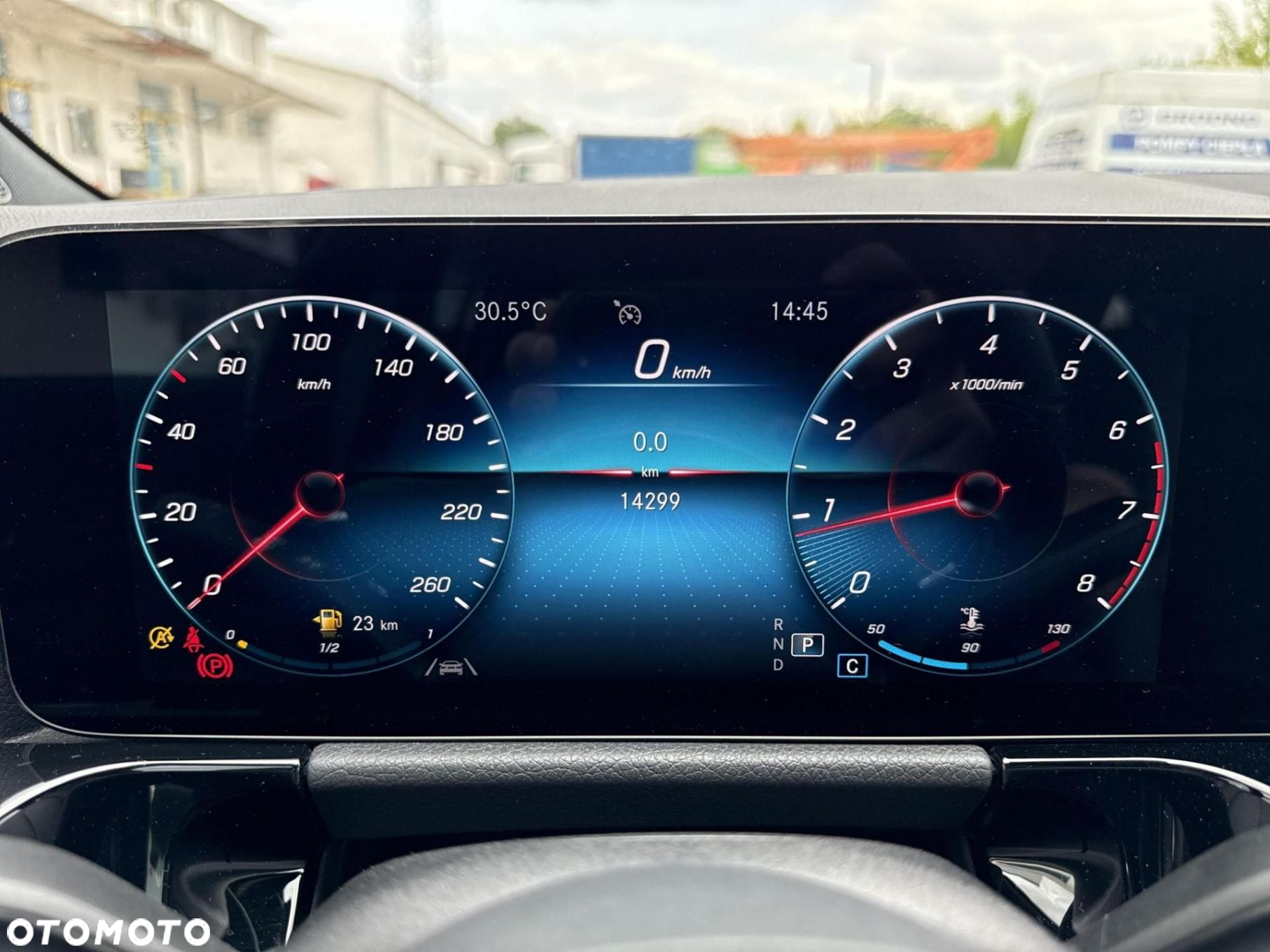 Mercedes-Benz GLA - 25