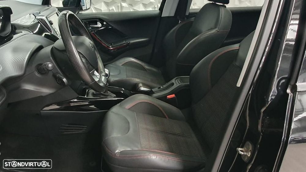 Peugeot 2008 1.6 BlueHDi GT Line - 25