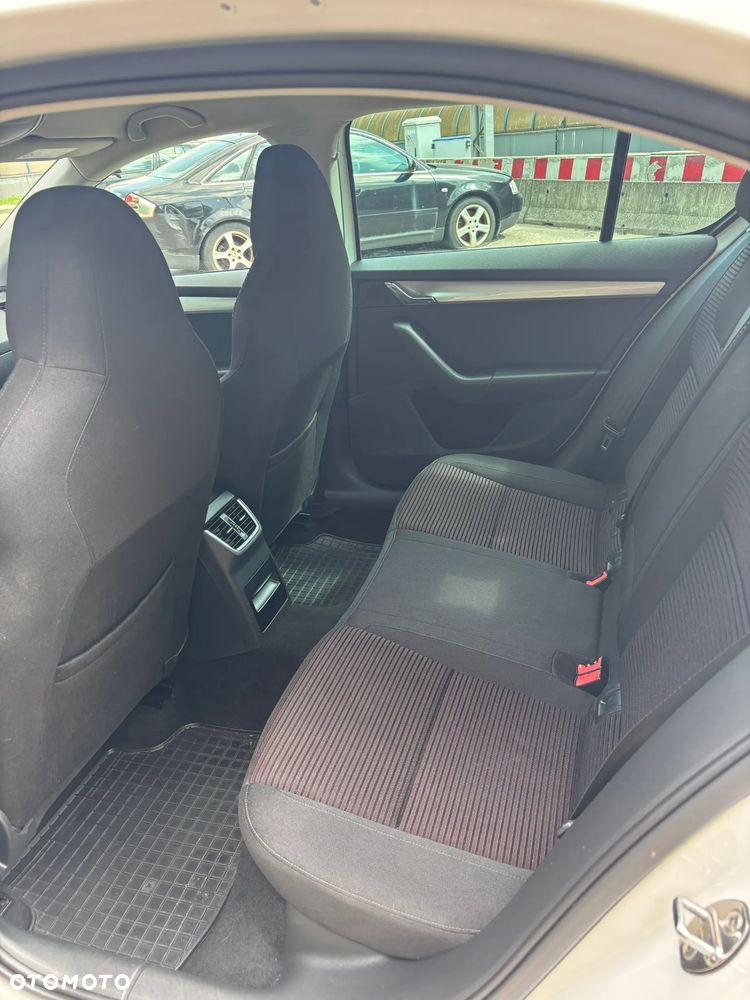 Skoda Octavia 2.0 TDI Style - 8