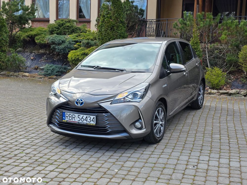 Toyota Yaris Hybrid 100 Premium - 38