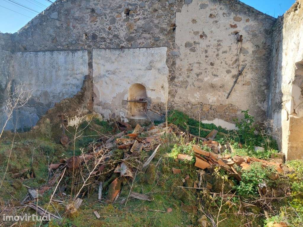Ruina, Nave, Monchique - Grande imagem: 2/21