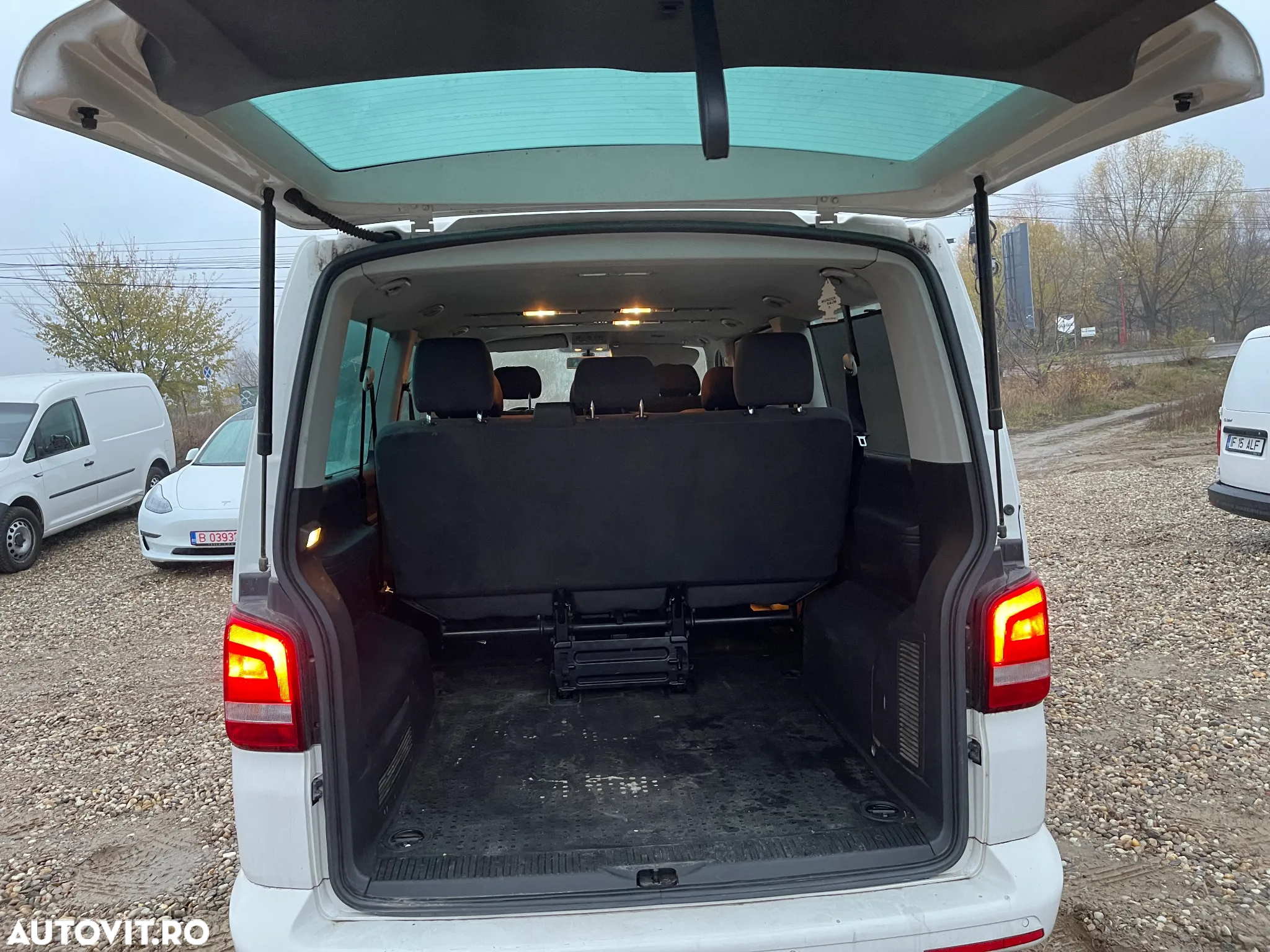 Volkswagen Caravelle - 6