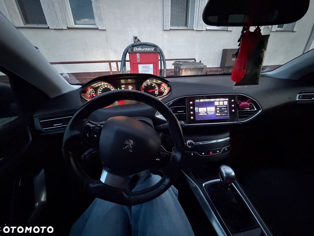 Peugeot 308 1.6 BlueHDi Allure S&S - 17