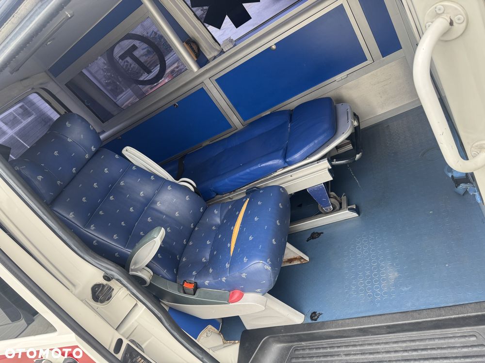 Volkswagen Transporter T5 Karetka Ambulans 2.5 TDI - 10