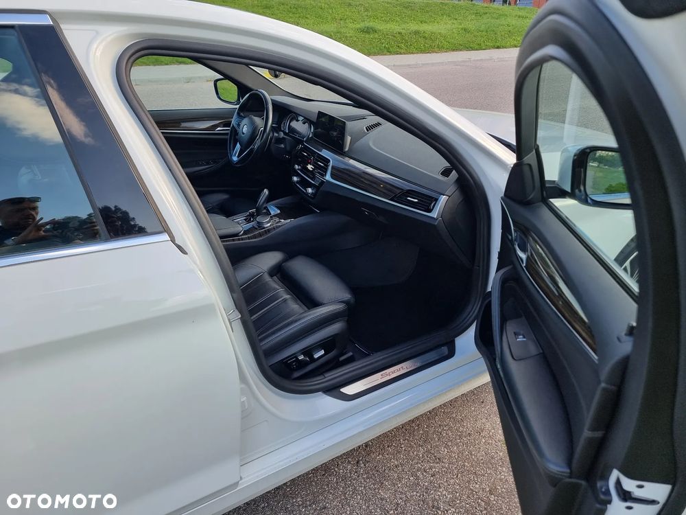 BMW Seria 5 530i Sport Line sport - 13