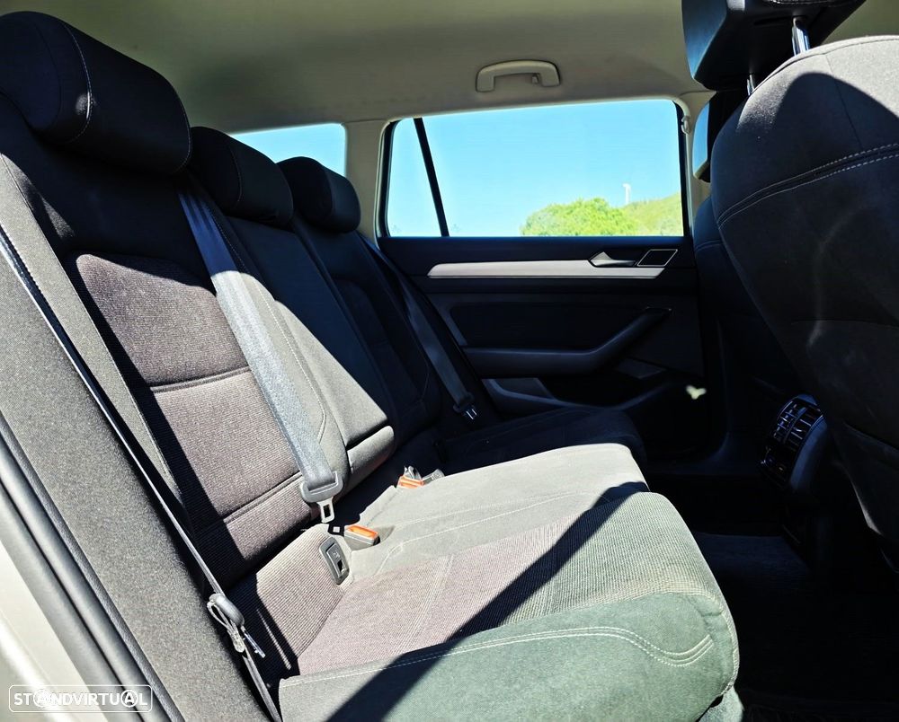 VW Passat Variant 1.6 TDI Confortline DSG - 12
