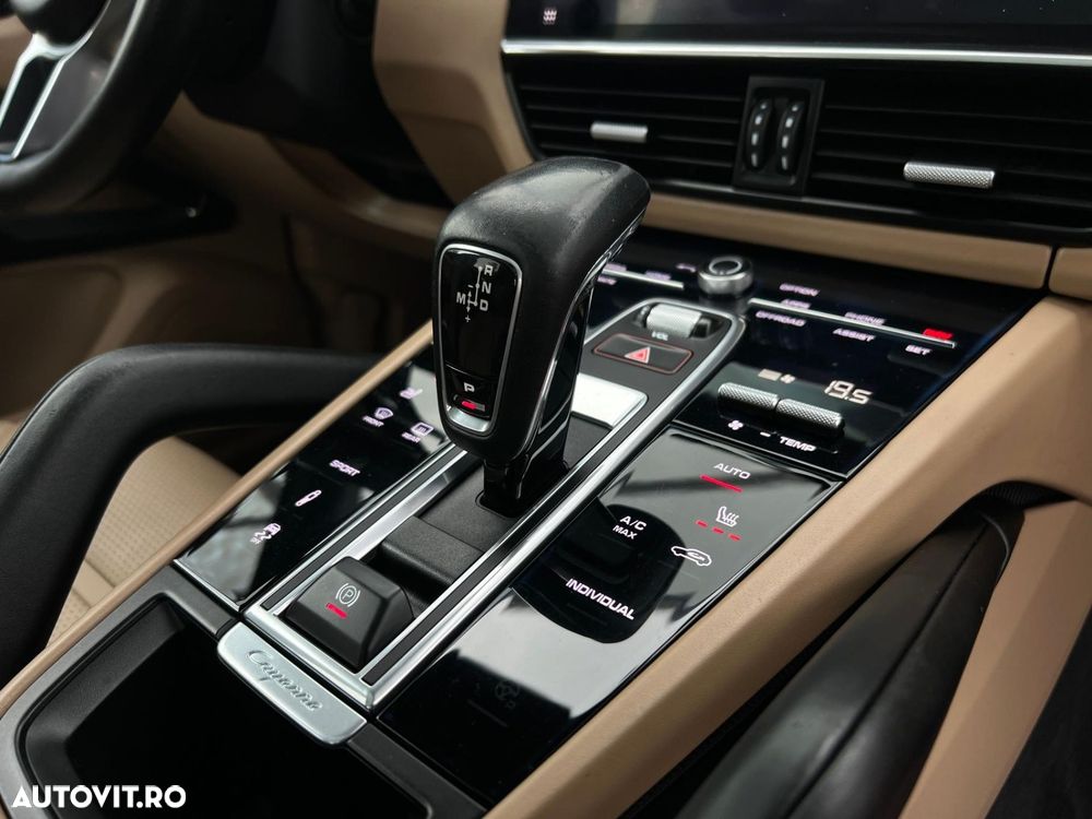 Porsche Cayenne - 11