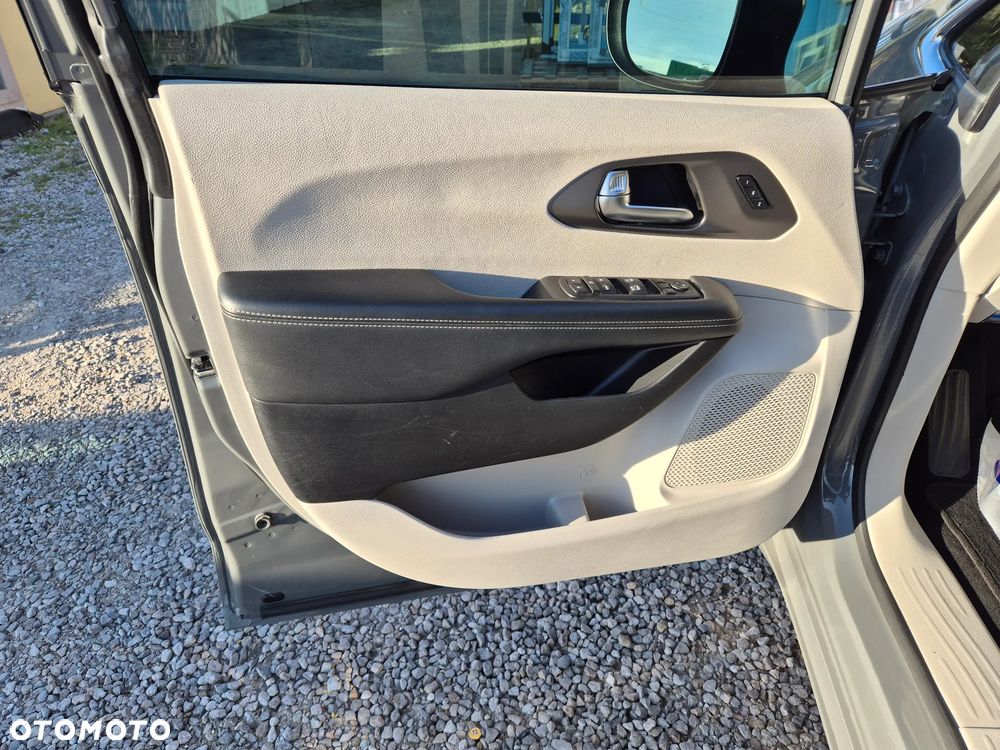 Chrysler Pacifica - 10