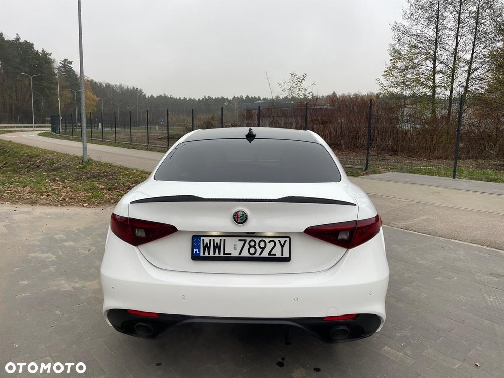 Alfa Romeo Giulia 2.0 Turbo 16V AT8 Veloce - 4