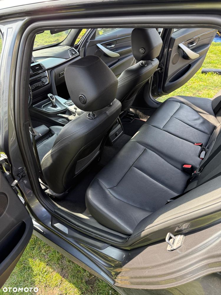 BMW Seria 3 340i xDrive M Sport Shadow - 22