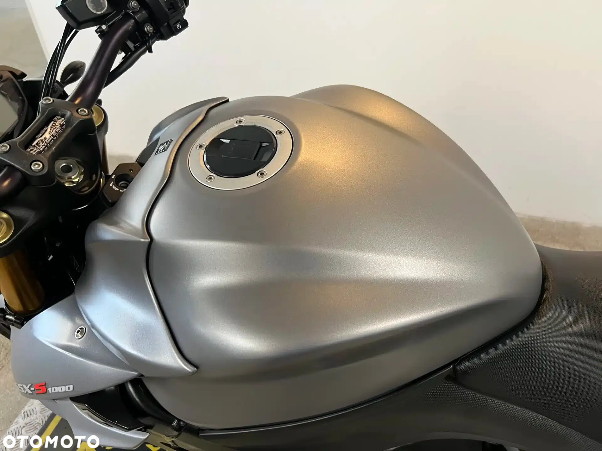 Suzuki GSX 1000 - 16