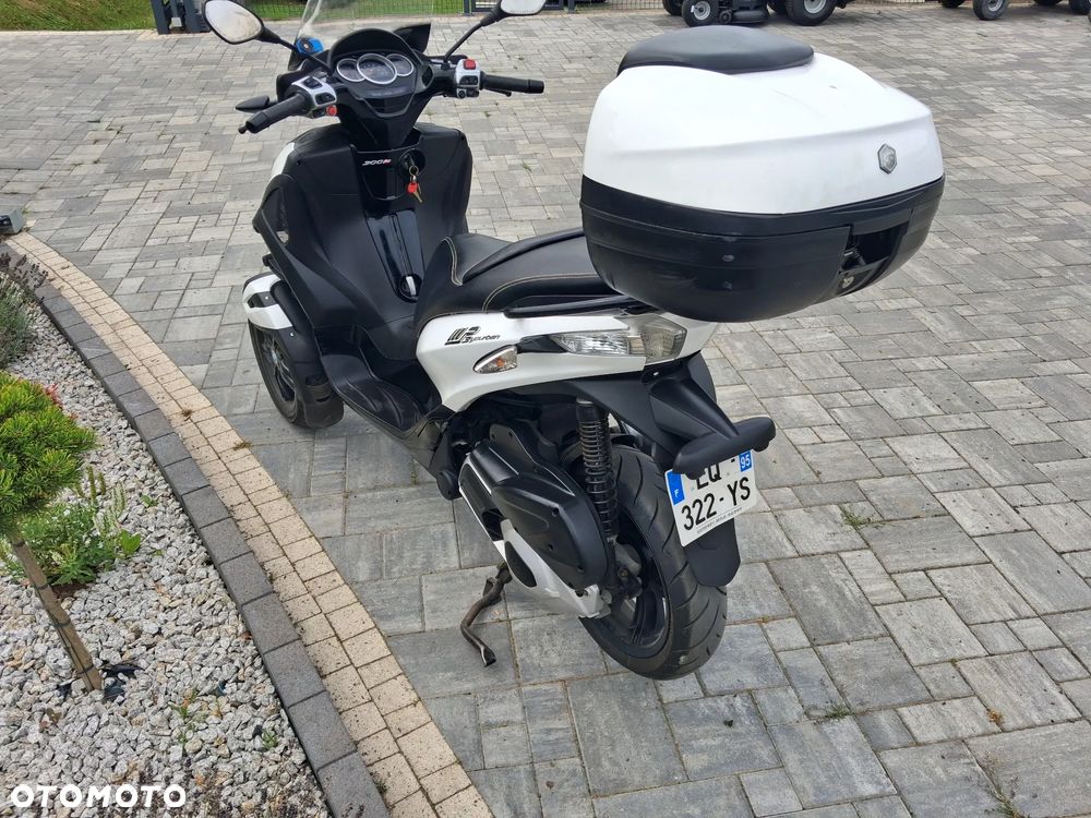 Piaggio MP-3 - 5
