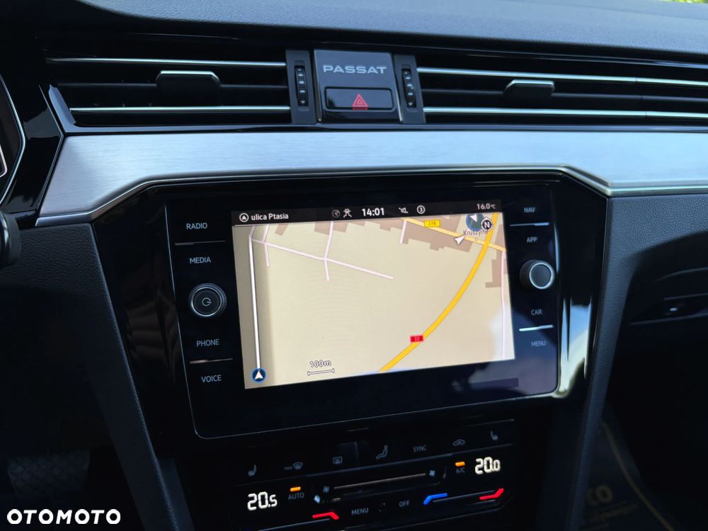 Volkswagen Passat - 25