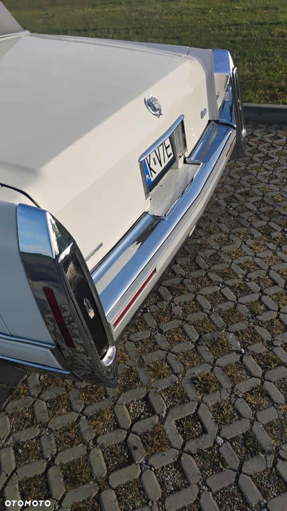 Cadillac Brougham - 5