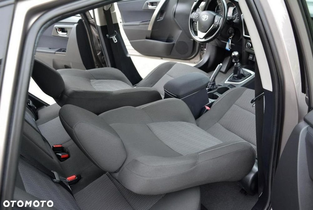 Toyota Auris 1.6 Executive - 17