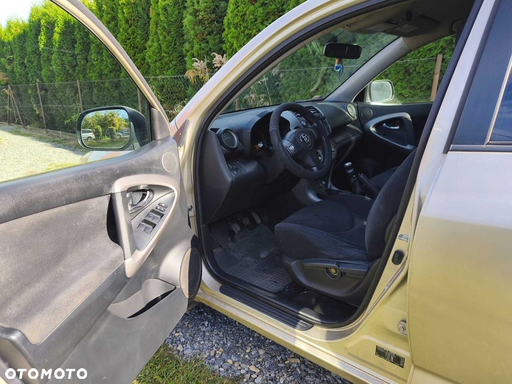 Toyota RAV4 - 7