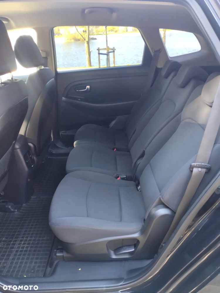 Kia Carens - 15