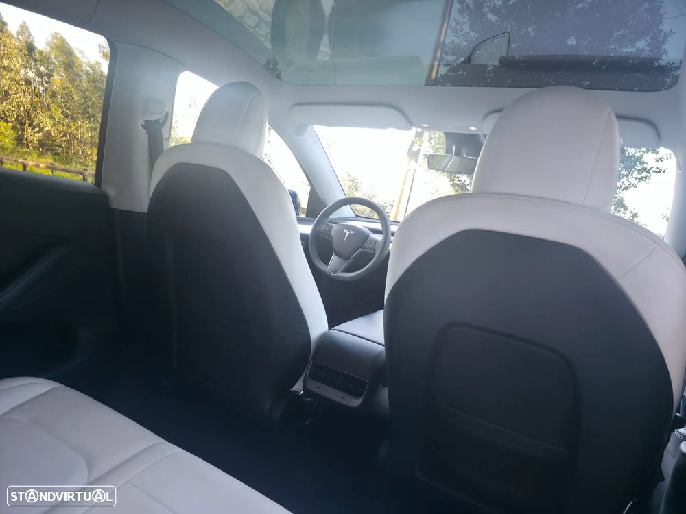 Tesla Model Y Long Range Dual Motor AWD - 14