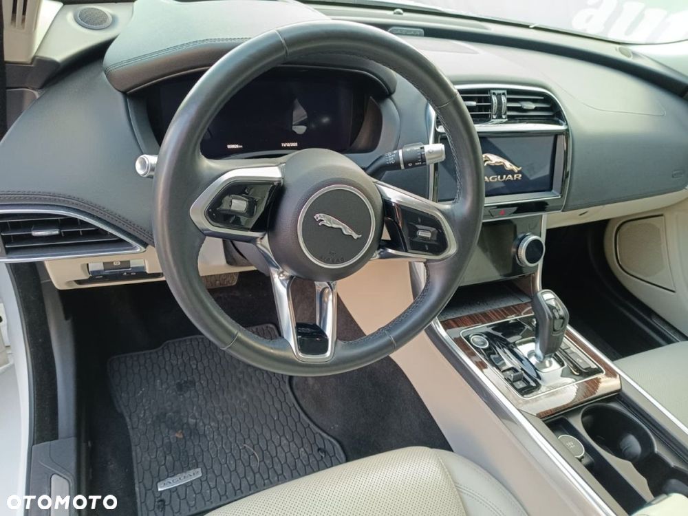 Jaguar XE - 20