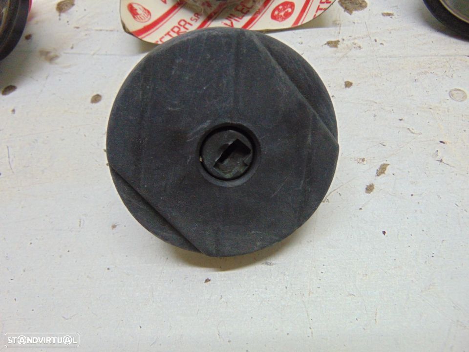 Renault 4l tampões de gasolina e de óleo - 3