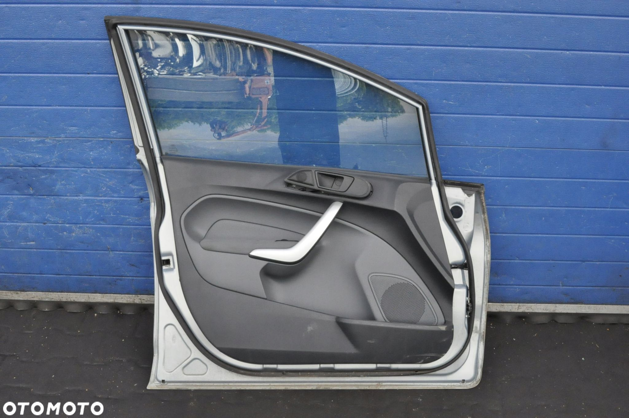 FORD FIESTA MK7 DRZWI LEWY PRZÓD LEWE PRZEDNIE 79 - 12