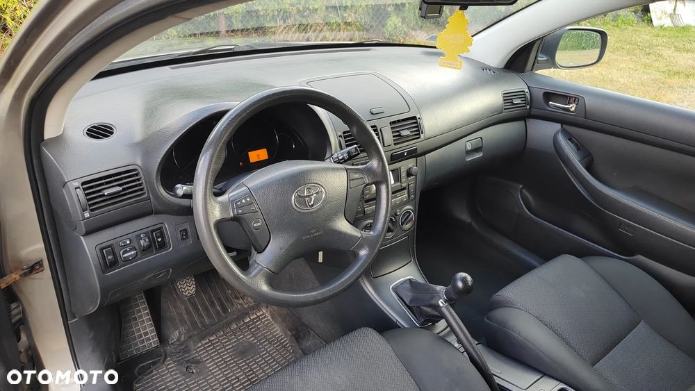 Toyota Avensis 1.6 VVT-i Luna - 16