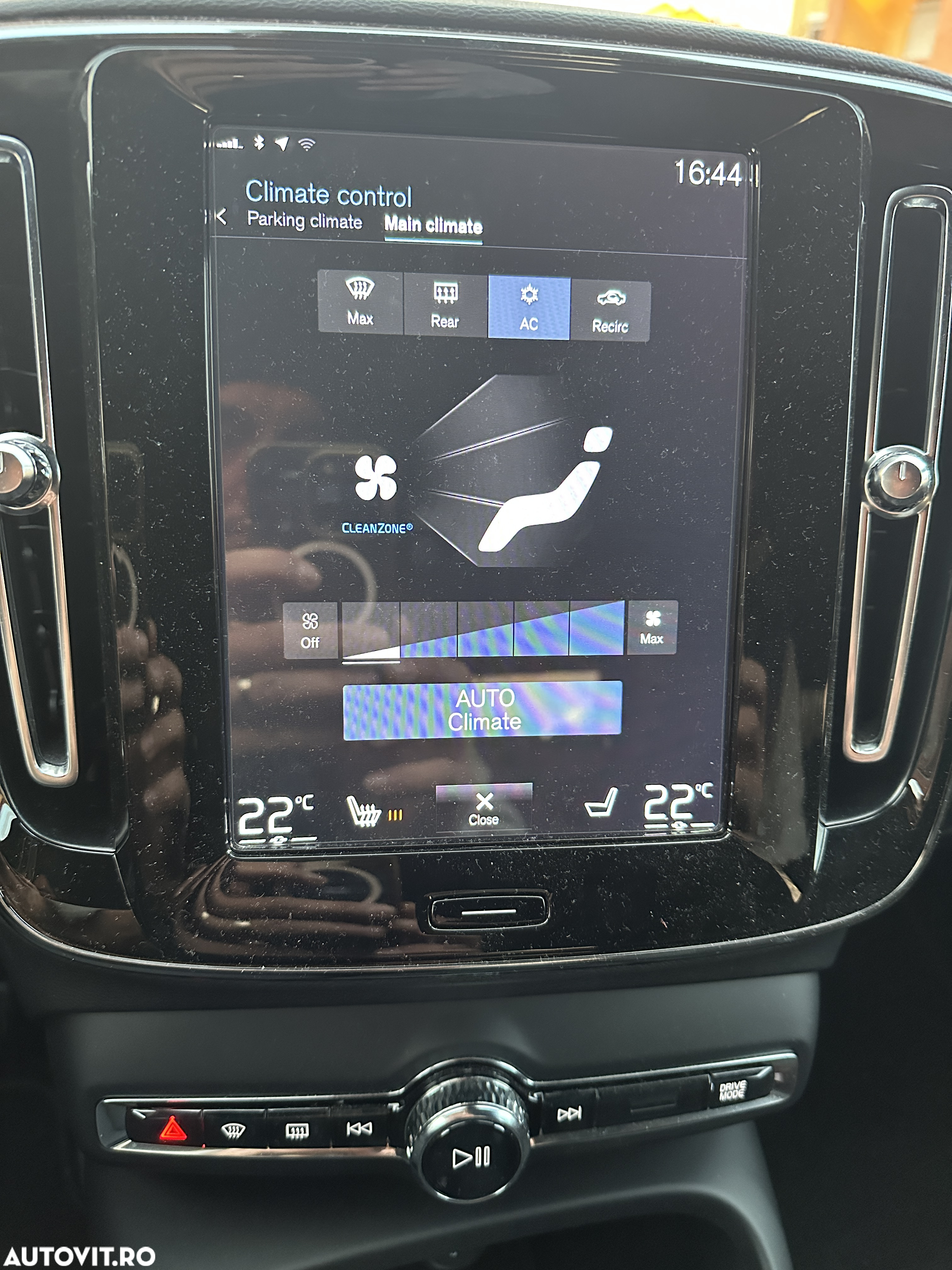 Volvo XC 40 T3 AT8 Momentum Pro - 17