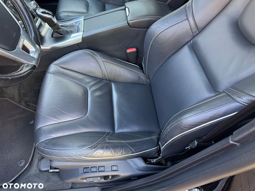 Volvo V60 D4 Geartronic RDesign - 32