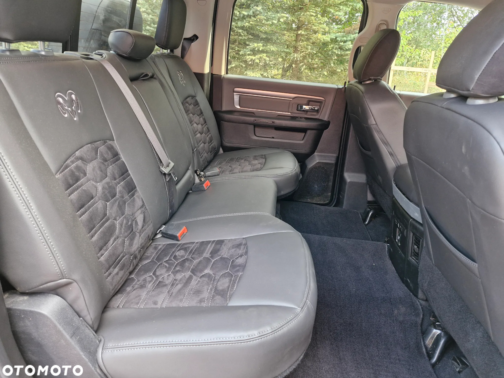 RAM 1500 Crew Cab Sport - 12