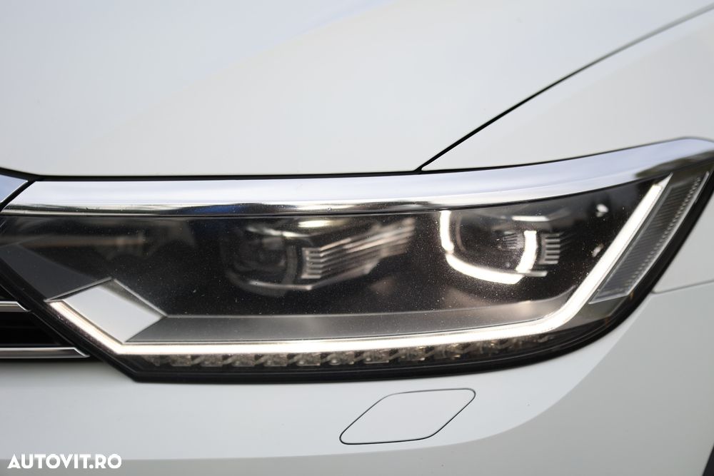 Volkswagen Passat - 11