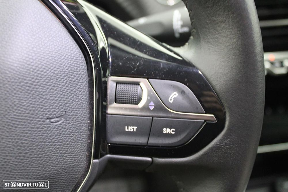 Peugeot e-2008 Allure - 17