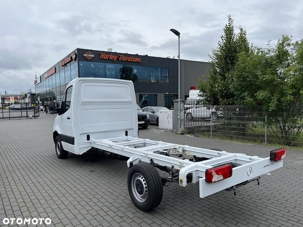 Mercedes-Benz Sprinter - 4