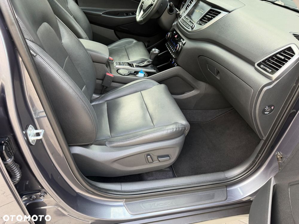 Hyundai Tucson 2.0 CRDI 4WD Automatik Premium - 32