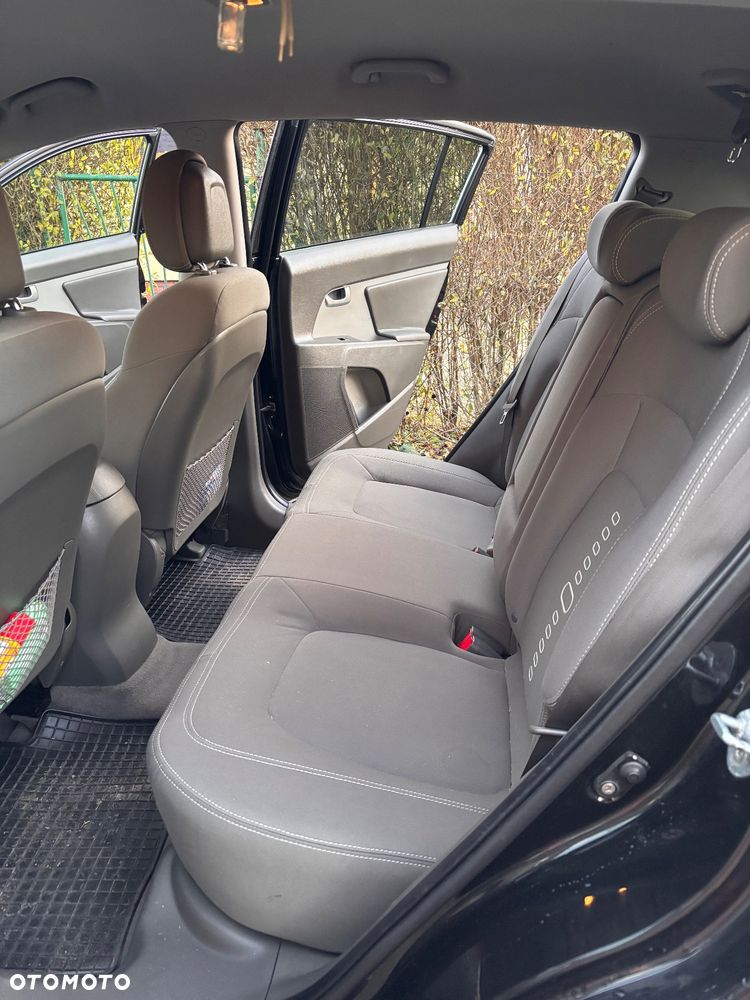 Kia Sportage 2.0 L - 11