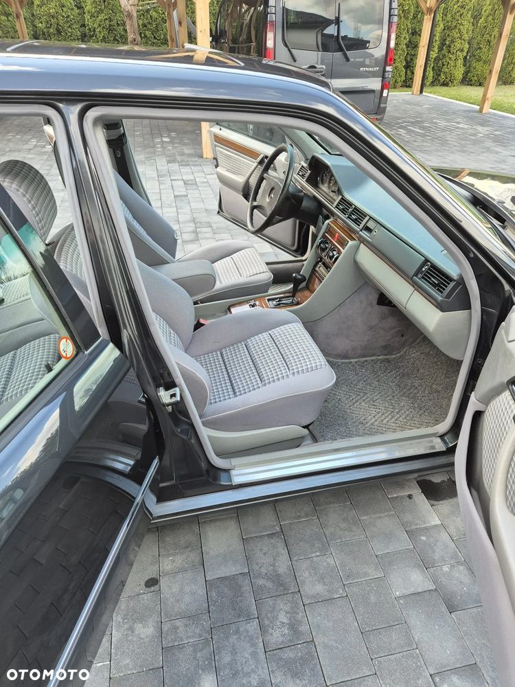Mercedes-Benz W124 (1984-1993) - 25