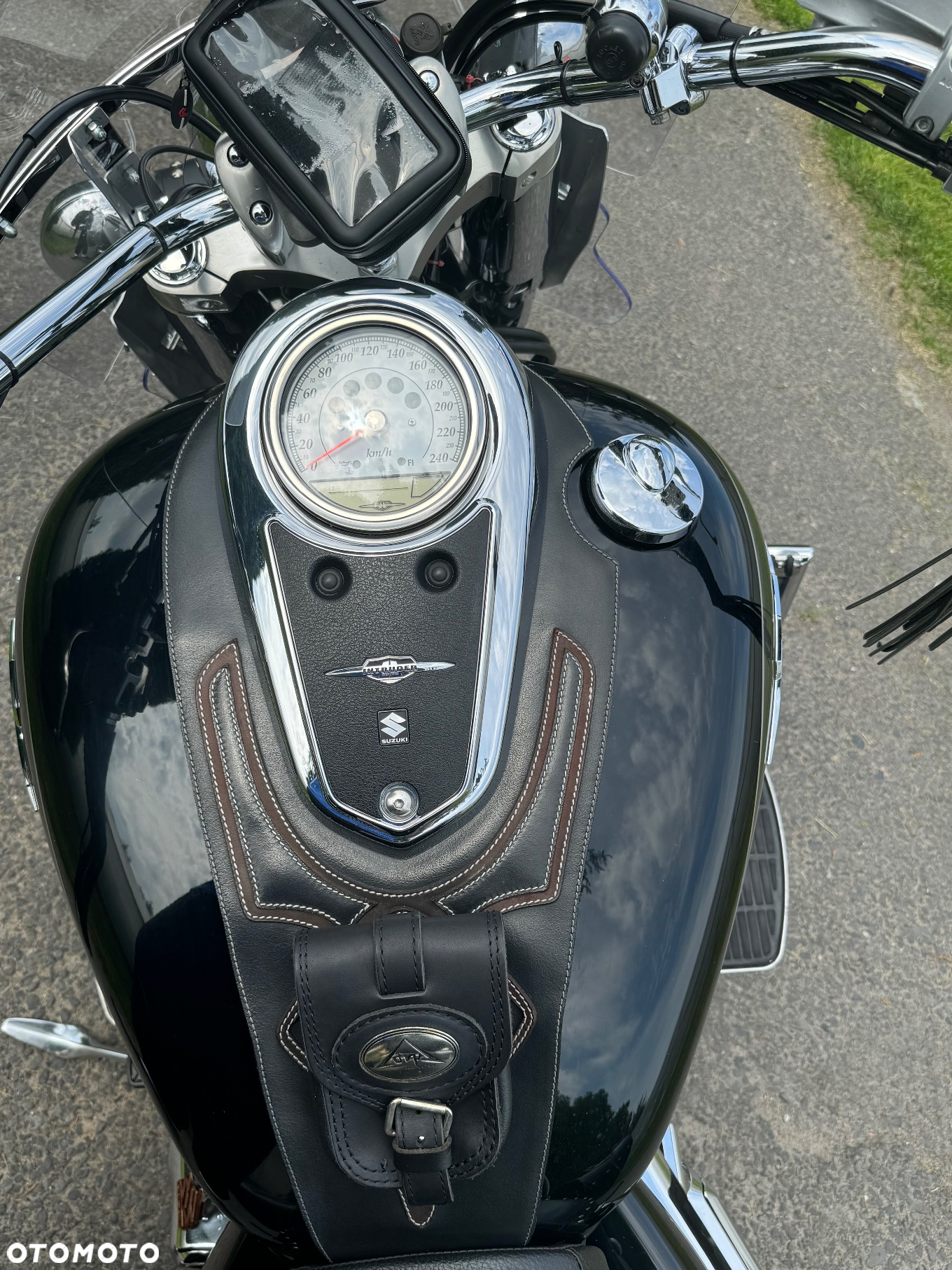Suzuki Intruder - 11