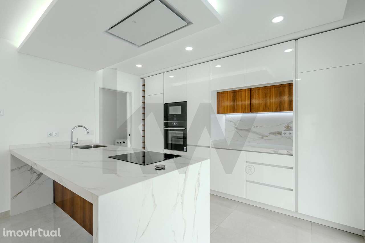 Moradia T4, isolada de design moderno, com piscina, lounge em Valadare - Grande imagem: 5/35