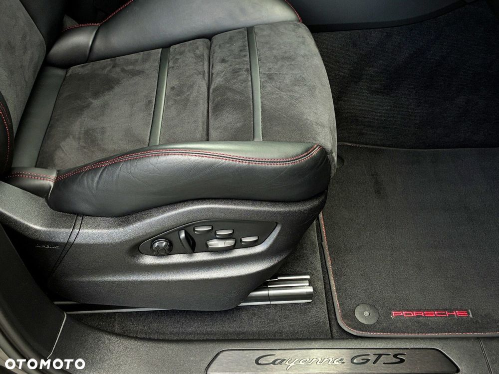 Porsche Cayenne - 40