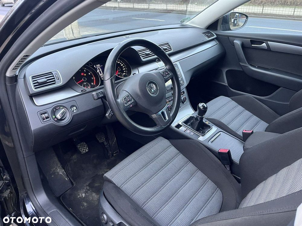 Volkswagen Passat - 15