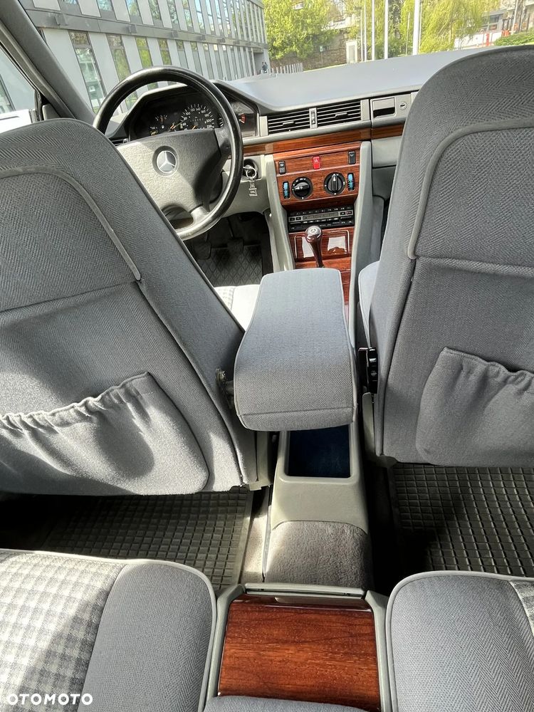 Mercedes-Benz W124 (1984-1993) - 17