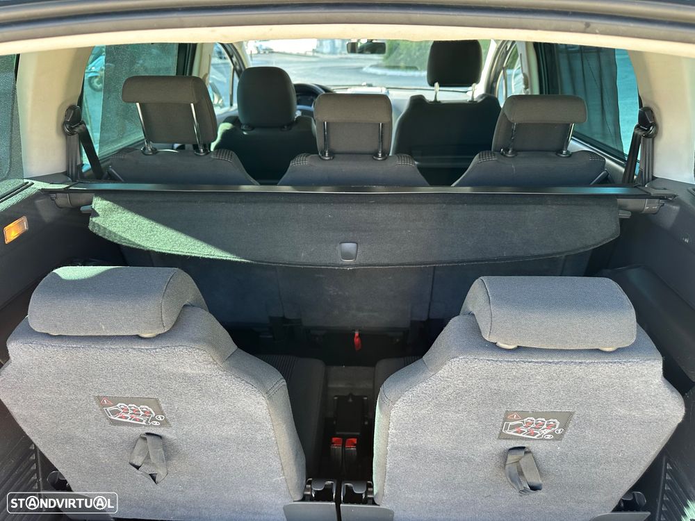 Peugeot 5008 1.6 E-HDi 7L Allure 2-Tronic - 19