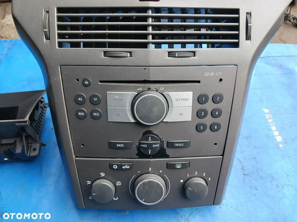 Opel Astra H 3 Konsola środkowa KOMPLETNA kratki nawiewu ramka radia panel klimatyzacji radio Blaupunkt 13154304 CD30 wyświetlacz ekran 13208089 - 2