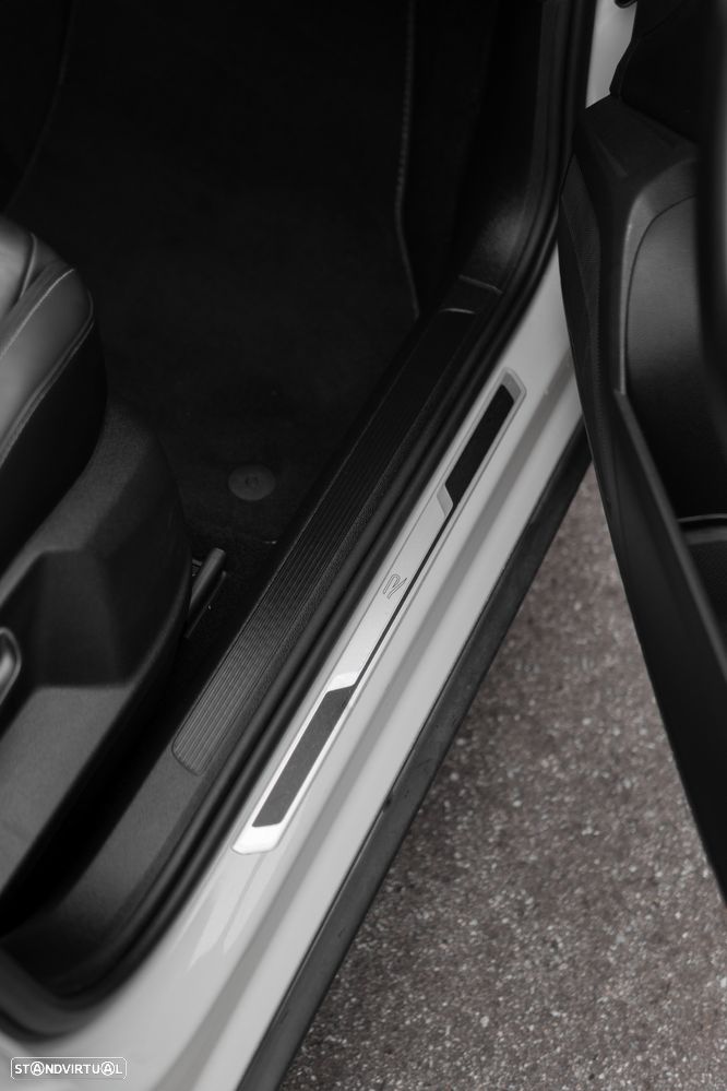 VW T-Roc 2.0 TDI R-Line DSG - 12