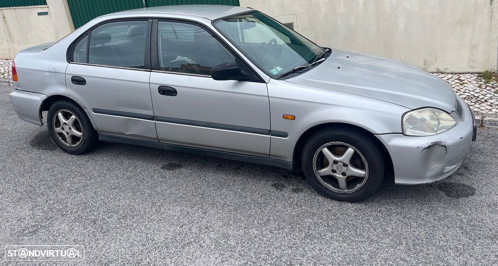 Honda Civic 1.5i LS - 2