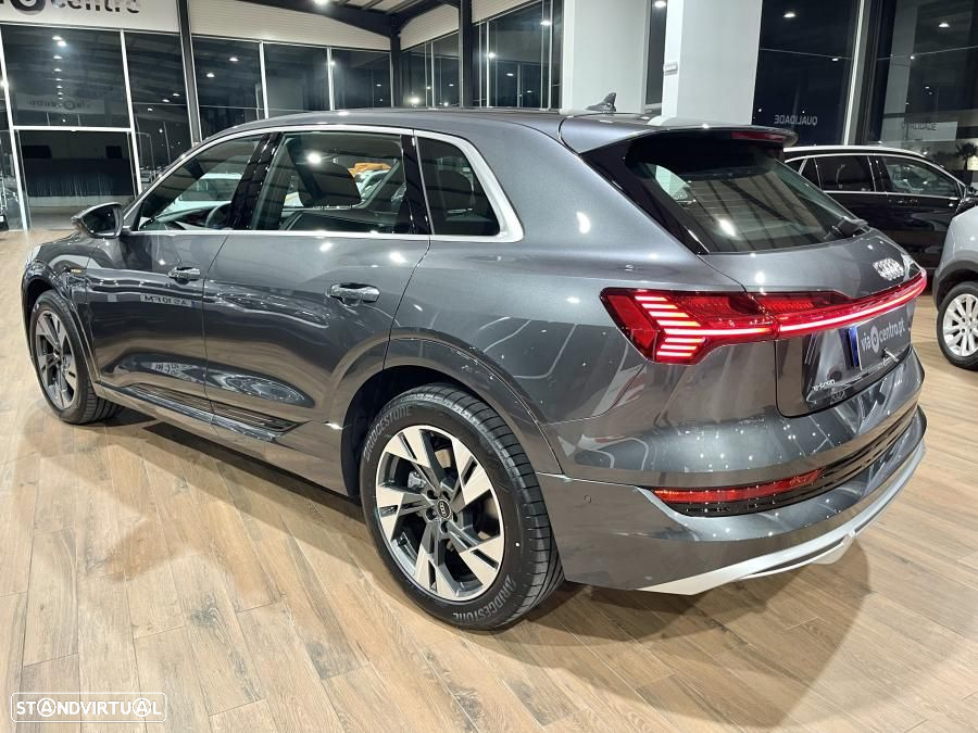 Audi Q8 e-Tron 55 quattro S line - 36