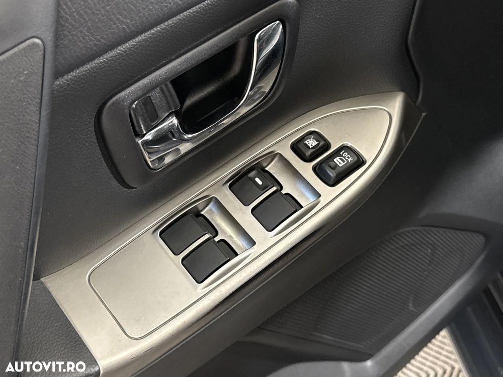 Mitsubishi Pajero - 15
