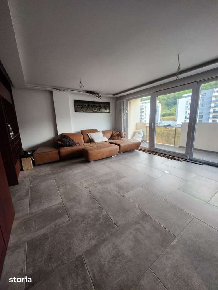 Apartament cu 3 camere, 66 mp, balcon, zona Teilor — fotografia 3