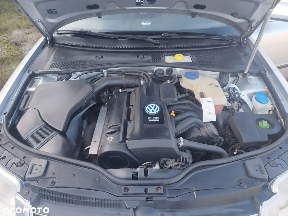 Volkswagen Passat 1.6 Comfortline - 22