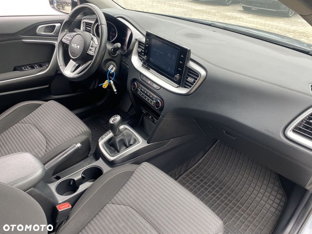 Kia Ceed - 16